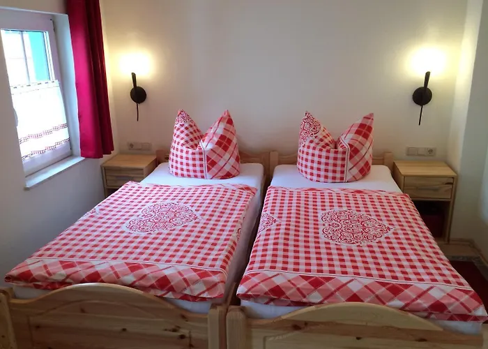 Πανσιόν Zum Bauernstuebl 3*